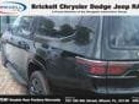 Used 2024 Jeep Wagoneer L Series II RWD image 4