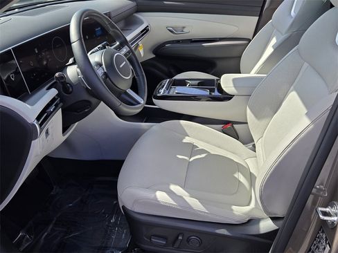 Certified 2025 Hyundai Tucson Limited image 10