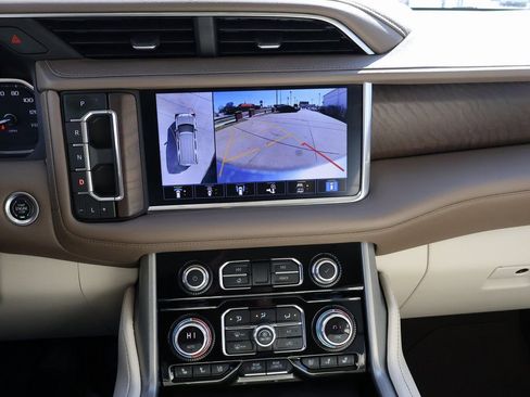 Used 2021 GMC Yukon Denali w/ Denali Premium Package image 32