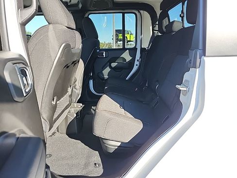 Certified 2024 Jeep Gladiator Mojave w/ Technology Group image 19