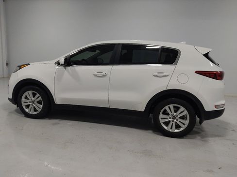 Used 2018 Kia Sportage LX image 3
