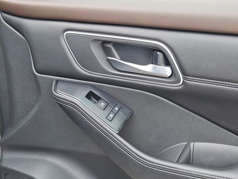 Used 2021 Nissan Rogue SV w/ Premium Package image 30