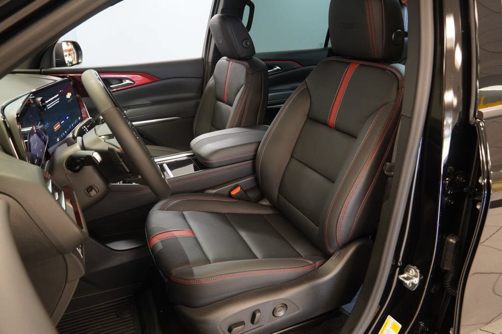 New 2026 Chevrolet Traverse RS w/ LPO, Floor Liner Package AWD/4WD image 3