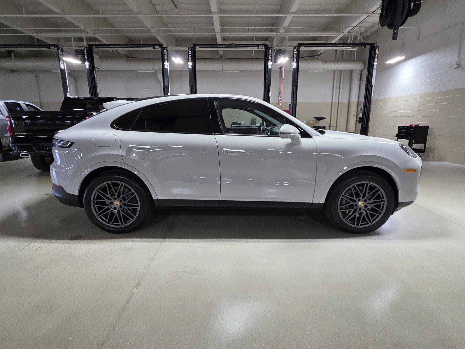 Used 2024 Porsche Cayenne Coupe AWD/4WD image 8