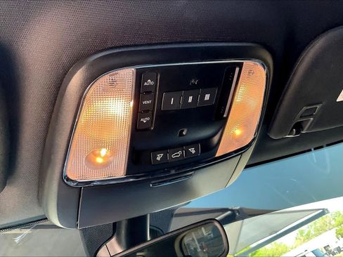 Used 2020 Jeep Grand Cherokee Altitude image 32