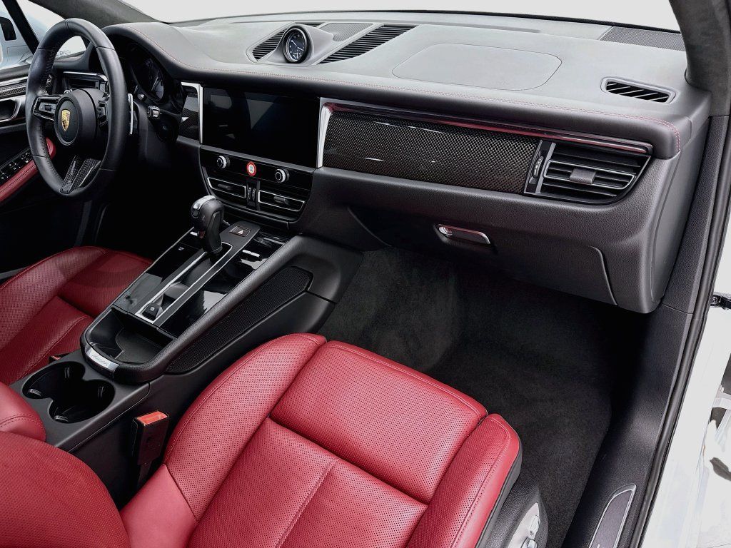 Certified 2022 Porsche Macan S AWD/4WD image 18