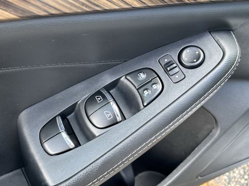Used 2017 Nissan Maxima Platinum FWD image 19
