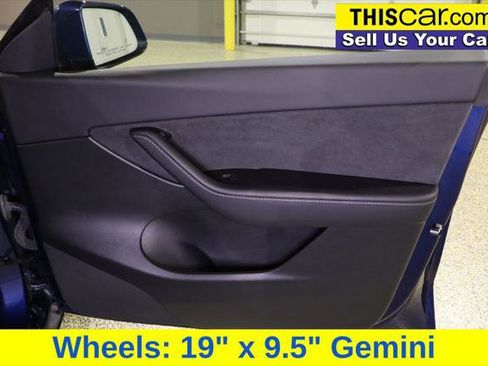 Used 2022 Tesla Model Y Long Range image 25