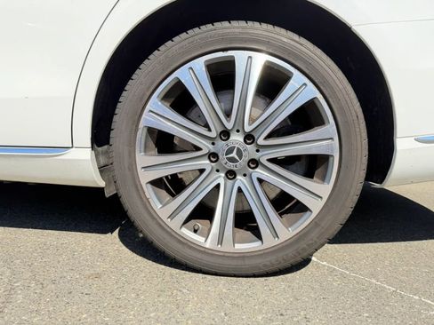 Used 2018 Mercedes-Benz E 400 4MATIC Sedan image 32