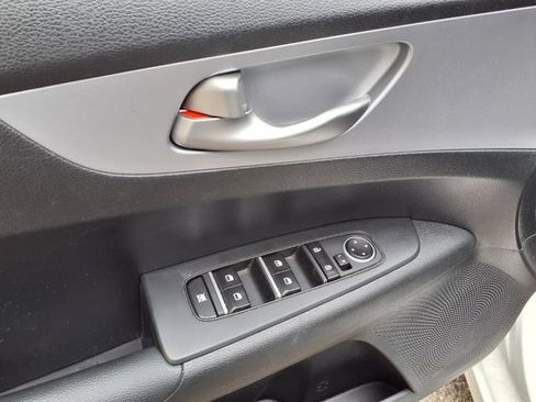 Used 2024 Kia Forte LXS w/ LXS Technology Package FWD image 17