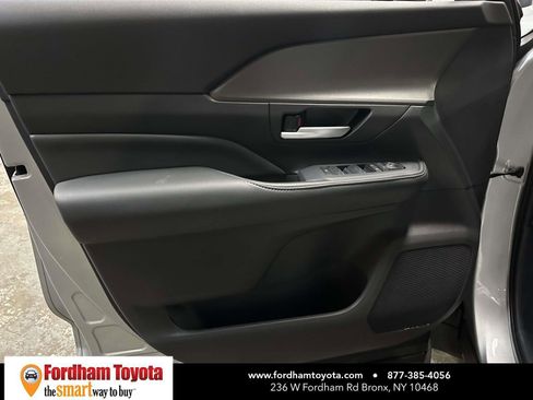 Used 2025 Toyota Grand Highlander AWD image 18