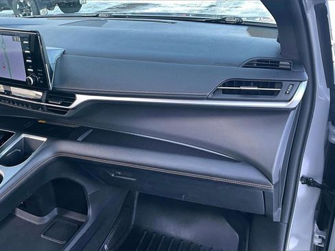 Used 2024 Toyota Sienna XLE Woodland Edition image 17