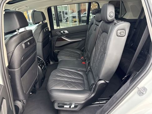 Used 2024 BMW X7 xDrive40i image 18