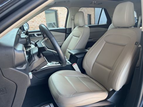 Used 2022 Ford Explorer XLT w/ Equipment Group 202A image 14