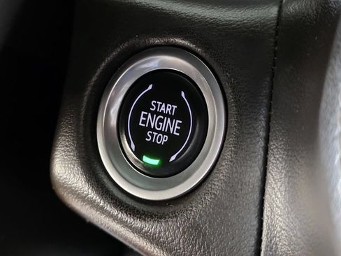 Used 2022 GMC Yukon SLE w/ Gmc Pro Safety Plus Package RWD image 16