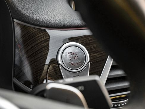 Used 2021 BMW 750i xDrive image 22