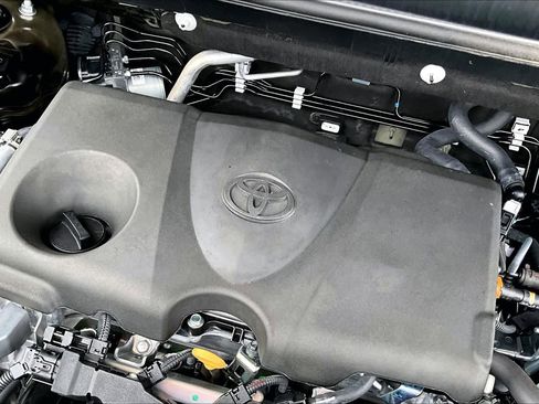 Used 2025 Toyota RAV4 XLE image 30