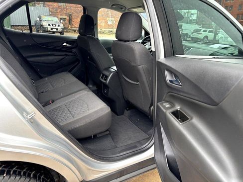 Used 2021 Chevrolet Equinox LT w/ Driver Convenience Package image 11