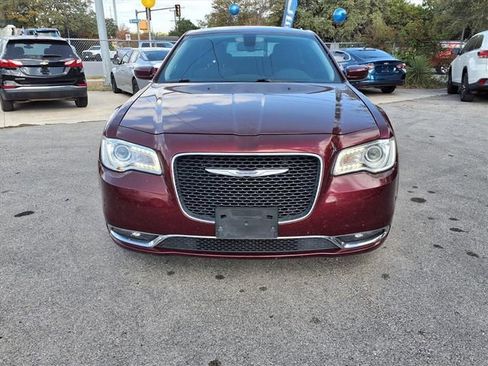 Used 2019 Chrysler 300 Touring w/ Driver Convenience Group image 2