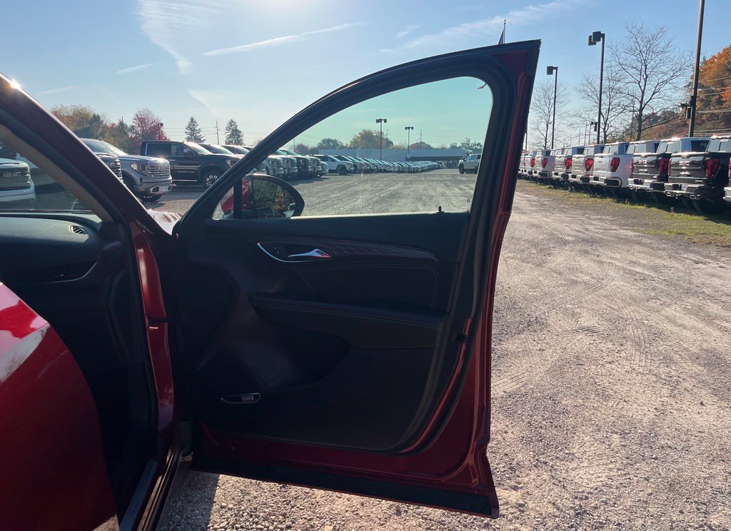 Used 2023 Buick Envision Avenir AWD/4WD image 33