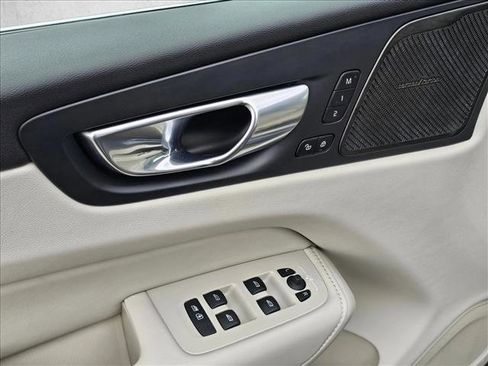 Used 2023 Volvo XC60 B5 Ultimate image 18