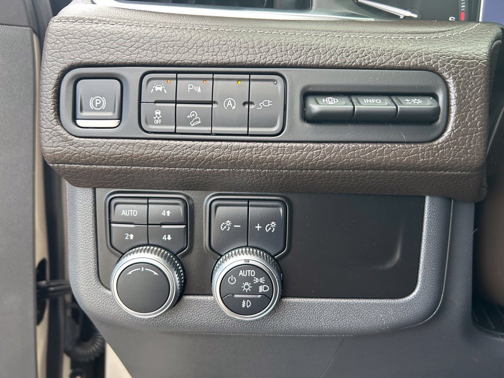 Used 2021 GMC Yukon Denali w/ Advanced Technology Package AWD/4WD image 12