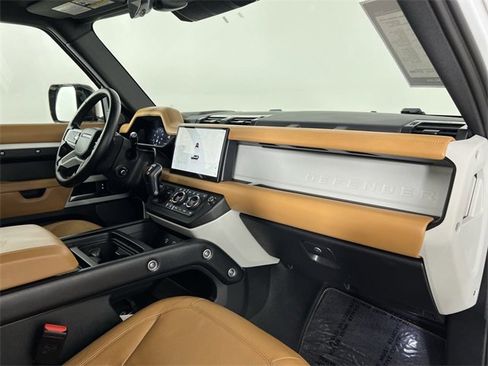 Used 2024 Land Rover Defender 110 SE image 29