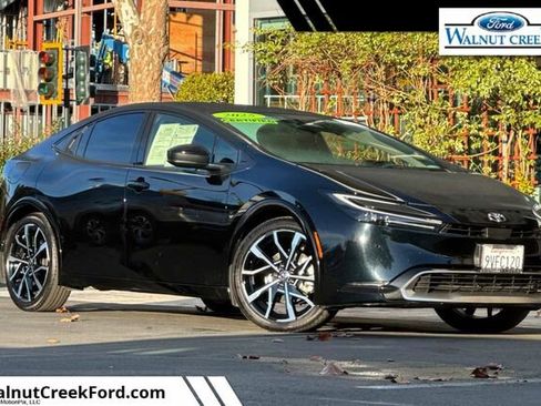 Used 2025 Toyota Prius Plug-In Hybrid image 1