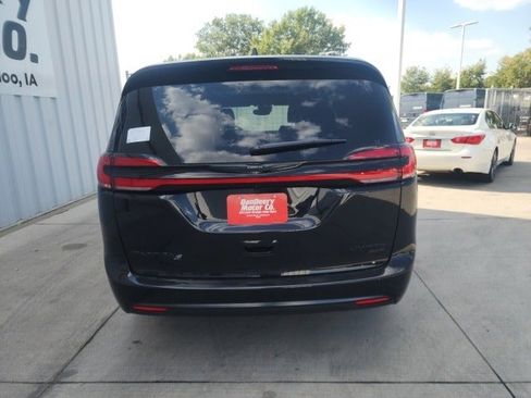 New 2026 Chrysler Pacifica Limited w/ S Appearance Package image 23