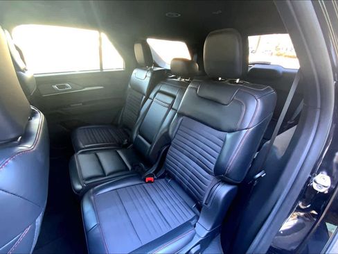 Certified 2025 Ford Explorer ST-Line w/ ST-Line Street Pack image 19