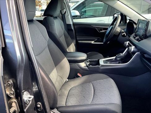 Used 2021 Toyota RAV4 XLE image 9