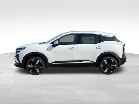 Used 2025 Nissan Kicks SR AWD/4WD image 2