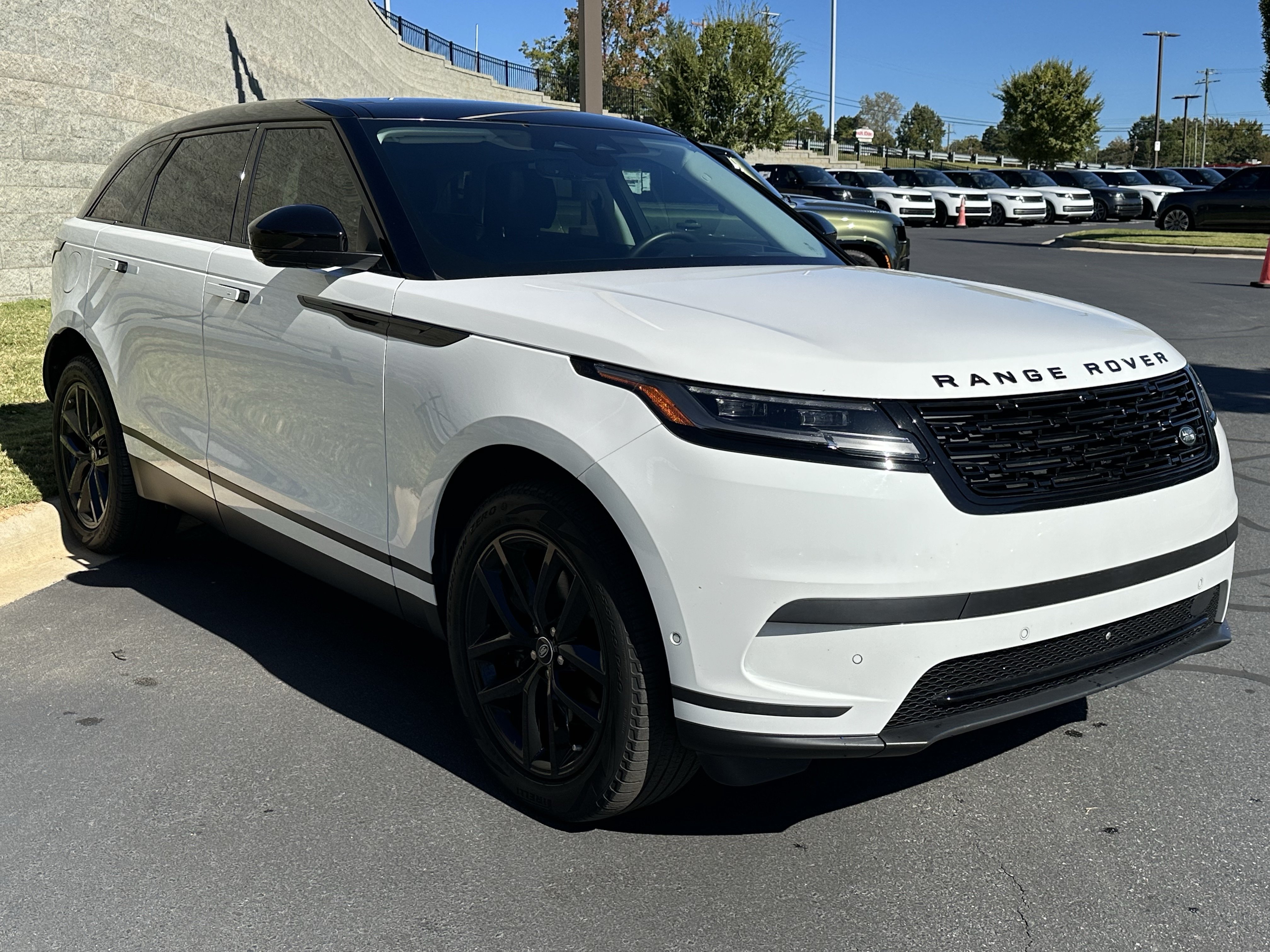 Used 2024 Land Rover Range Rover Velar S AWD/4WD image 9