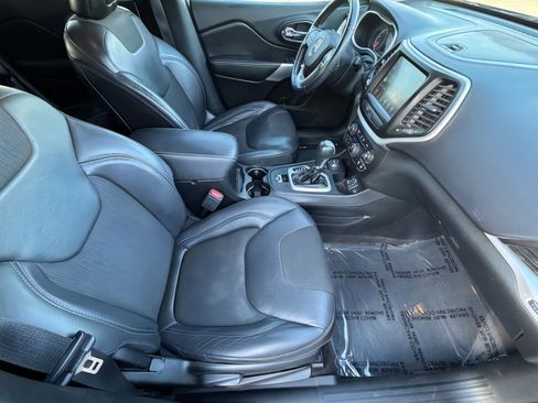 Used 2018 Jeep Cherokee Latitude Plus w/ Trailer Tow Group image 11