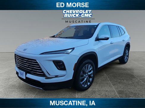 Used 2025 Buick Enclave Preferred image 1