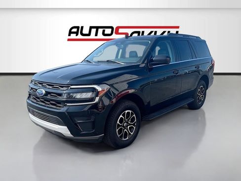 Used 2024 Ford Expedition XLT AWD/4WD image 3