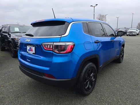 Used 2025 Jeep Compass Sport image 3