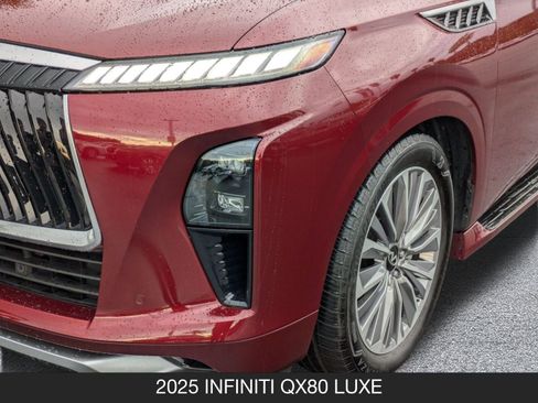 Certified 2025 INFINITI QX80 Luxe image 10
