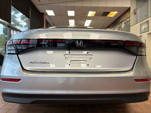 Used 2024 Honda Accord EX image 11