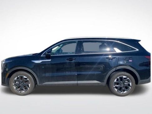 Used 2025 Kia Sorento S image 34