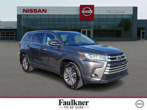 Used 2019 Toyota Highlander XLE image 1