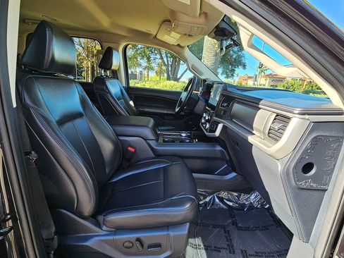 Used 2024 Ford Expedition XLT image 32