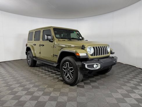 Used 2026 Jeep Wrangler Unlimited Sahara AWD/4WD image 4