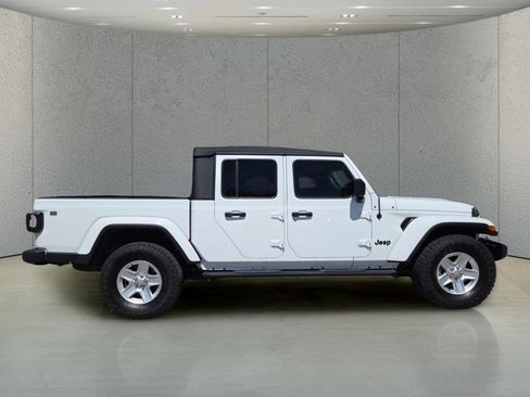 Used 2022 Jeep Gladiator Sport AWD/4WD image 3