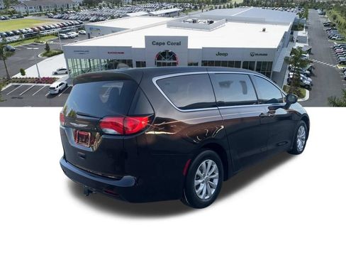 Certified 2017 Chrysler Pacifica Touring w/ Tire & Wheel Group FWD image 21