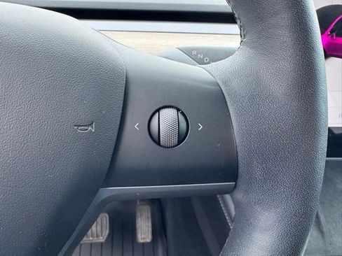 Used 2021 Tesla Model Y Long Range AWD/4WD image 29