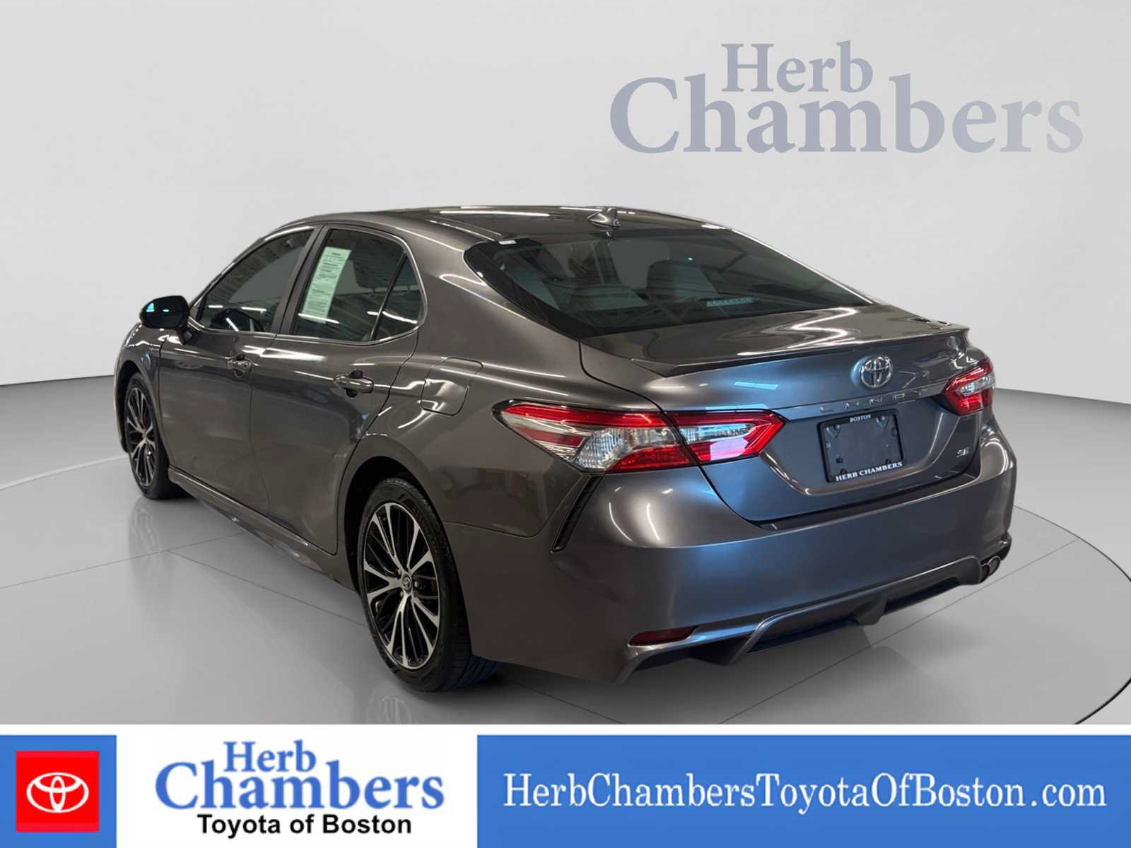 Used 2019 Toyota Camry SE FWD image 3