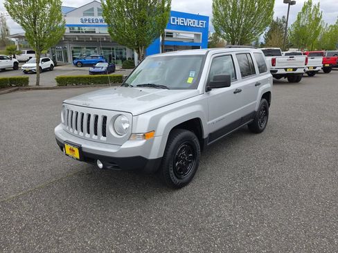 Used 2012 Jeep Patriot Sport AWD/4WD image 2