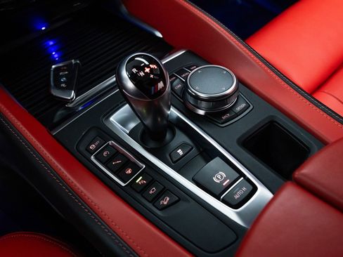 Used 2018 BMW X5 M image 15