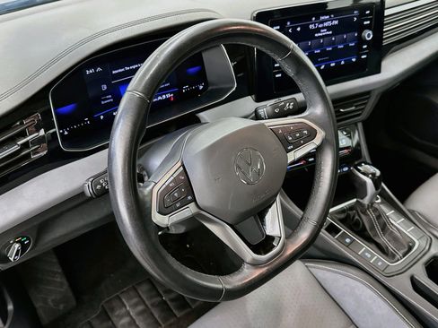 Used 2025 Volkswagen Jetta SE FWD image 18